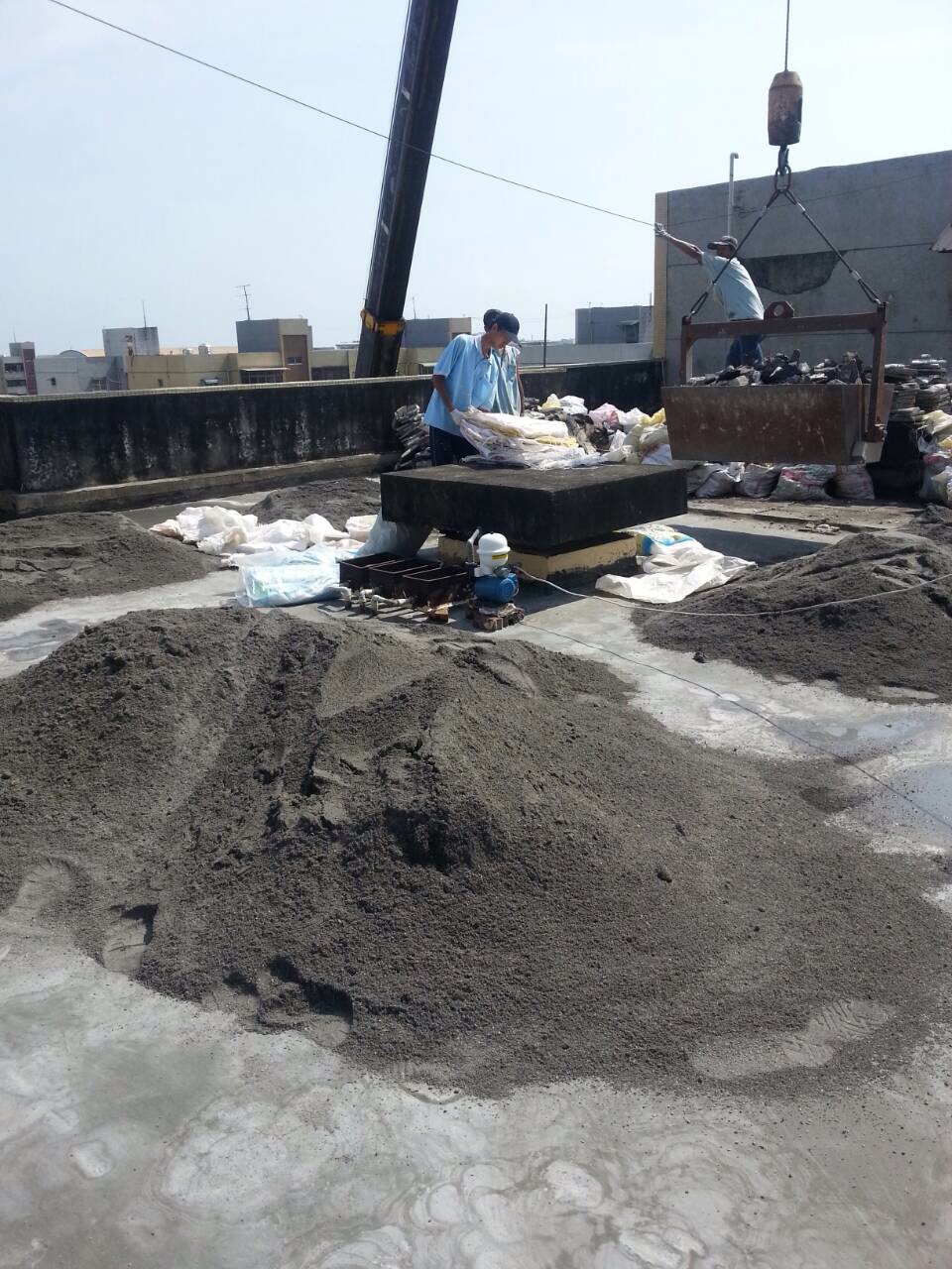 中華南路屋頂隔熱磚防水工程全面打除舖水泥-施工前 (2)