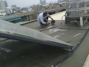 屋頂防水施工中